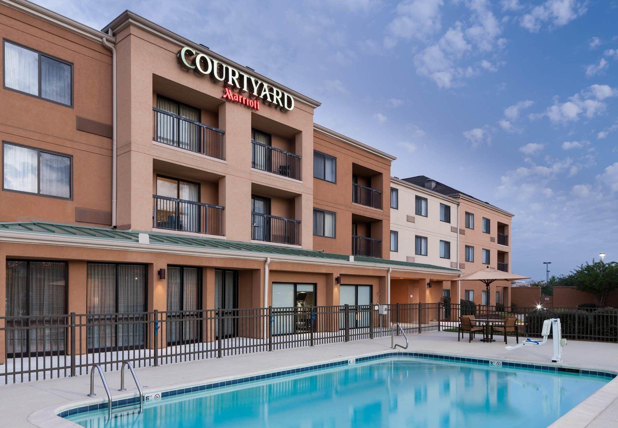 Courtyard By Marriott Хатисбург Екстериор снимка