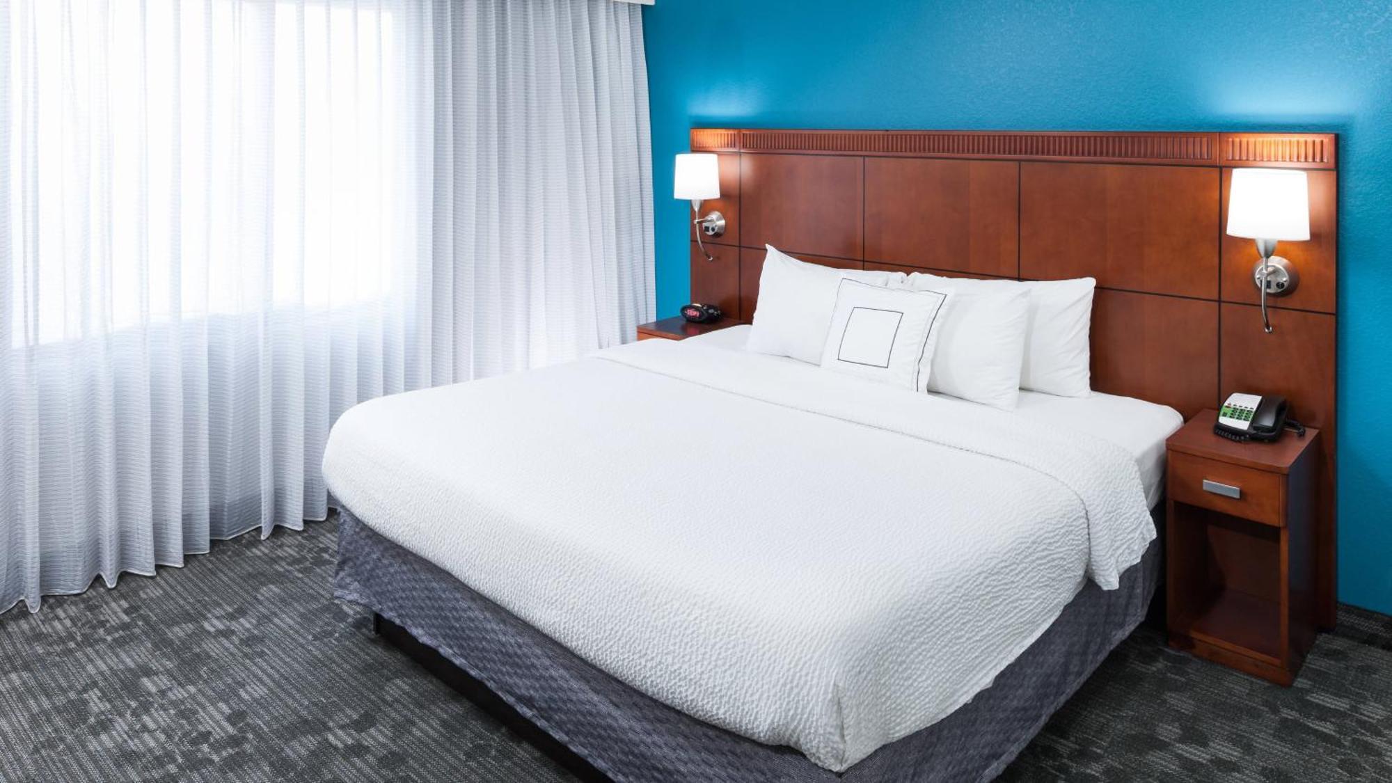 Courtyard By Marriott Хатисбург Екстериор снимка