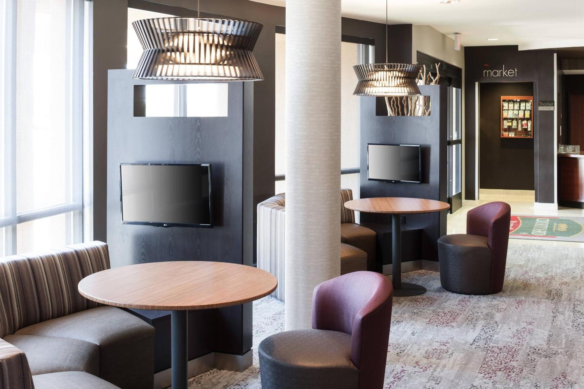 Courtyard By Marriott Хатисбург Екстериор снимка