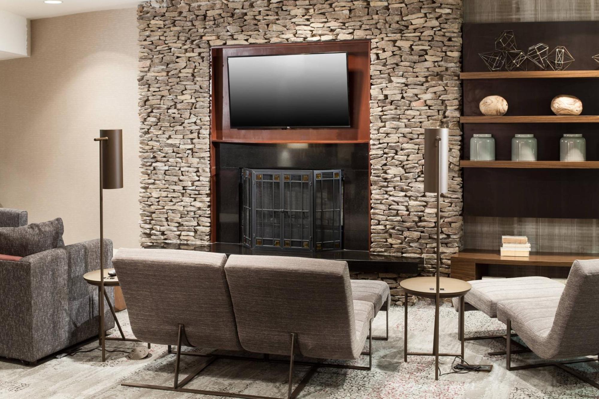 Courtyard By Marriott Хатисбург Екстериор снимка