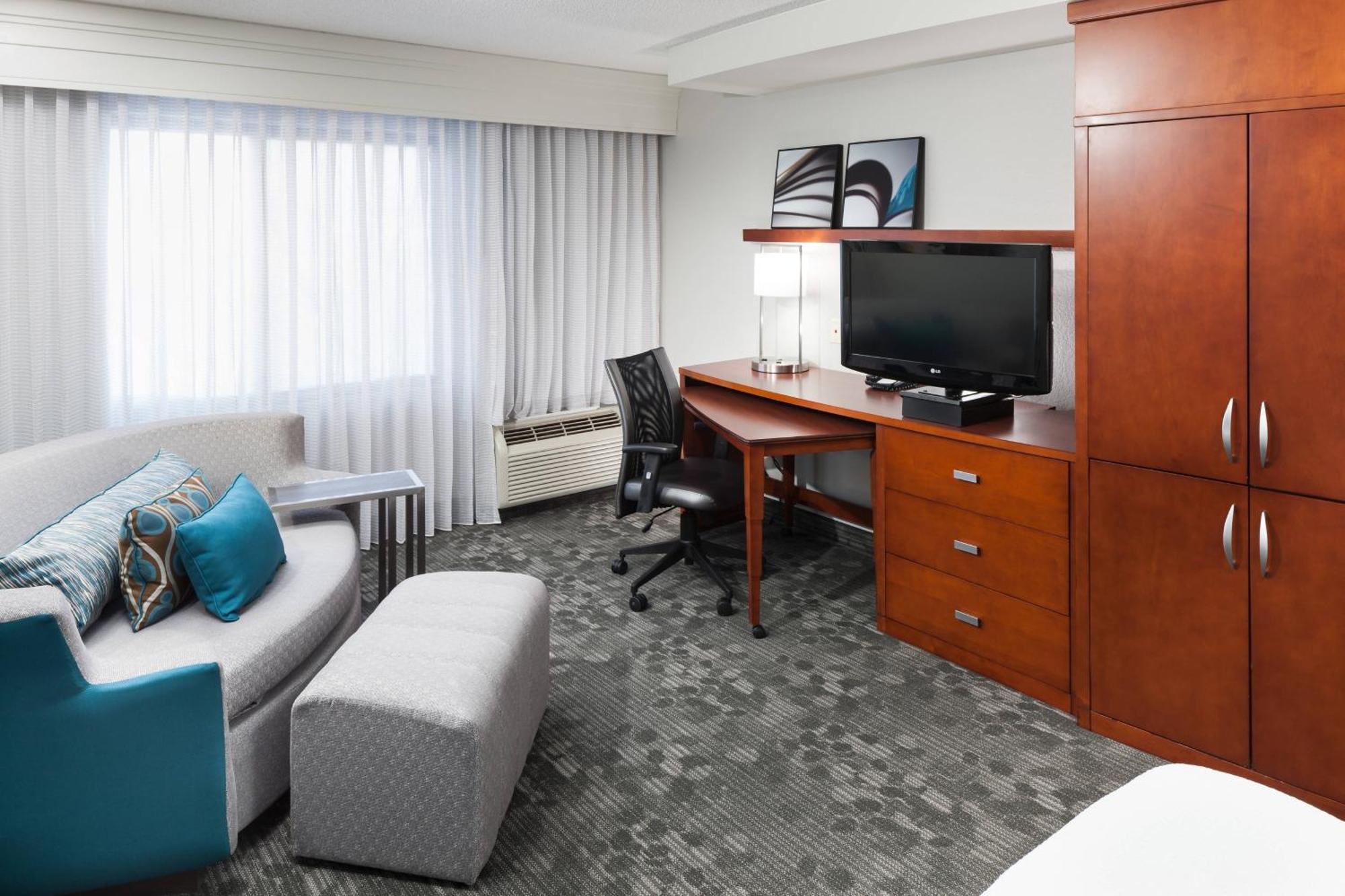 Courtyard By Marriott Хатисбург Екстериор снимка